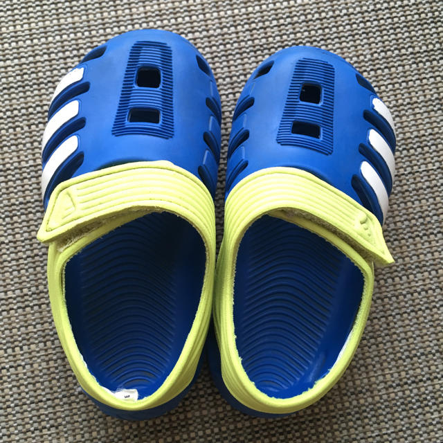 adidas(アディダス)のアディダス サンダル 14cm キッズ/ベビー/マタニティのベビー靴/シューズ(~14cm)(サンダル)の商品写真