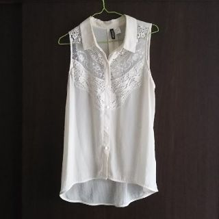 エイチアンドエム(H&M)のノースリーブ シャツ(シャツ/ブラウス(半袖/袖なし))