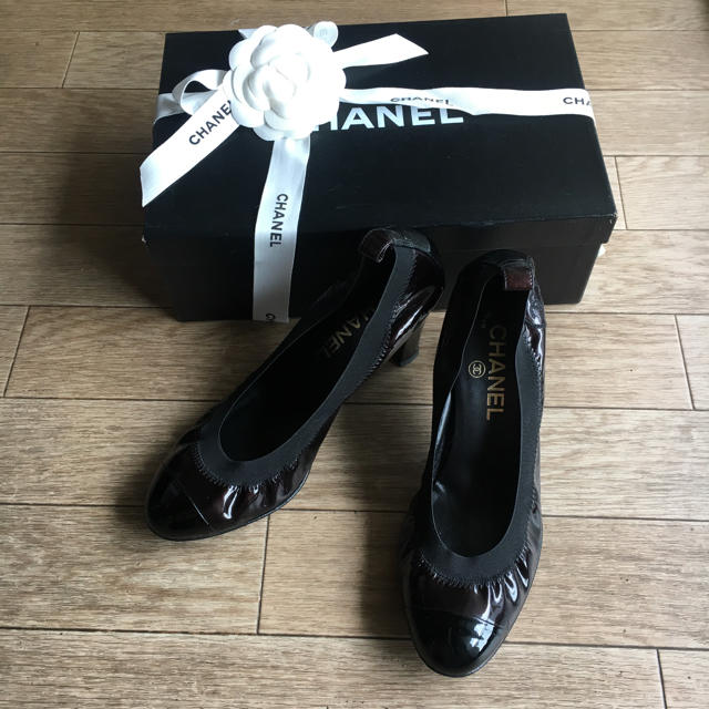 レディースシャネル　CHANEL エナメル　パンプス　シューズ　黒　ブラック　37