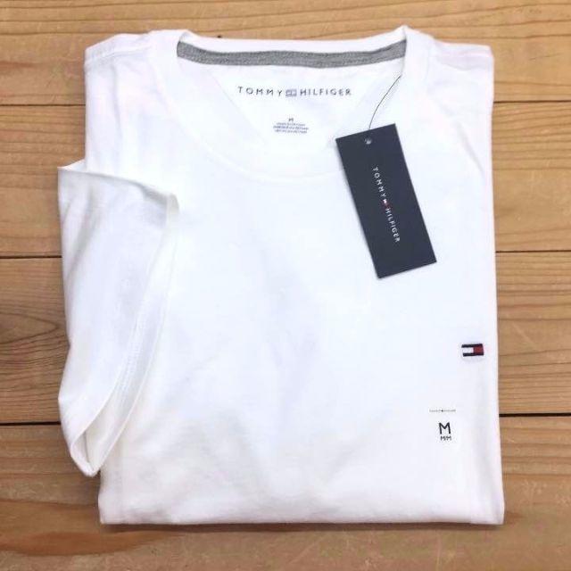 TOMMY HILFIGER(トミーヒルフィガー)の新品【メンズM】★トミー★丸首ワンポイント半袖Ｔシャツ/白/無地/ロゴ刺しゅう メンズのトップス(Tシャツ/カットソー(半袖/袖なし))の商品写真