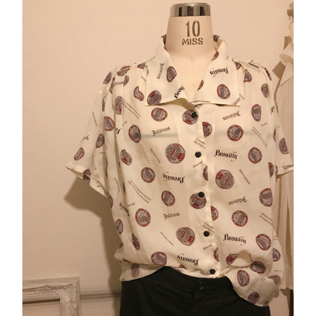 Santa Monica(サンタモニカ)のオールド古着 ヨーロピアンなラベル柄シャツ レディースのトップス(Tシャツ(半袖/袖なし))の商品写真