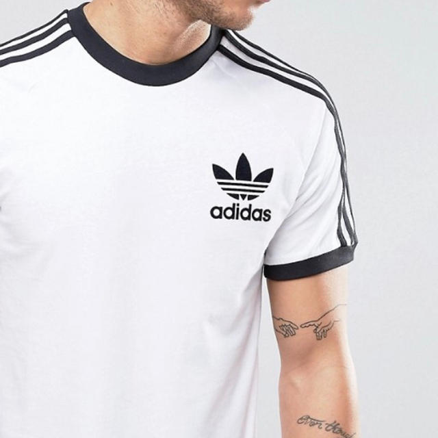 adidas(アディダス)の新品 ホワイトXLサイズ adidas★ カリフォルニアTシャツ ユニセックス メンズのトップス(Tシャツ/カットソー(半袖/袖なし))の商品写真