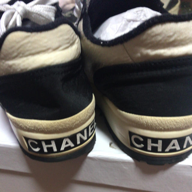 CHANEL(シャネル)の✨土、日曜日限定、正規品シャネル   スニーカー 23cm✨ レディースの靴/シューズ(スニーカー)の商品写真