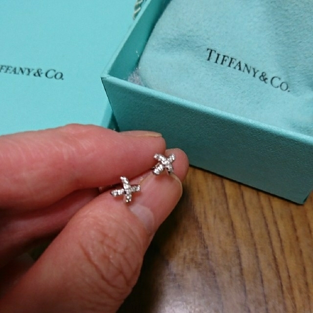 Tiffany & Co.(ティファニー)のティファニーダイヤクロスステッチピアス レディースのアクセサリー(ピアス)の商品写真