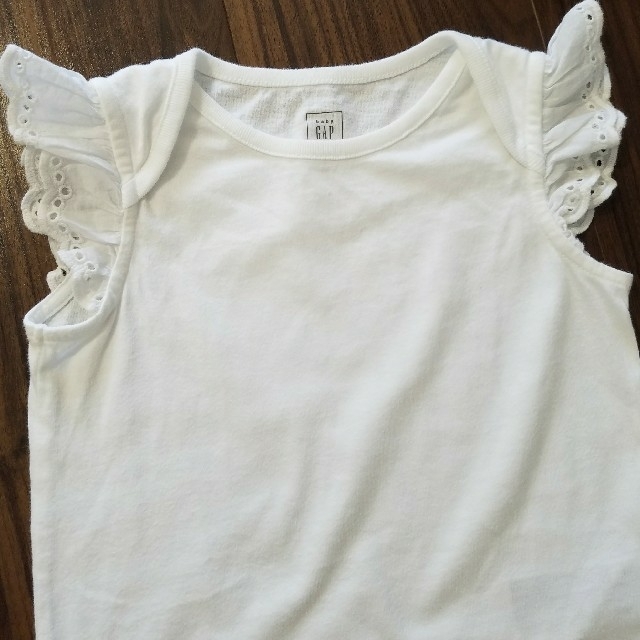 babyGAP(ベビーギャップ)の新品♡babyGAP グレー ホワイト レース ロンパース 85 90 95  キッズ/ベビー/マタニティのキッズ服女の子用(90cm~)(下着)の商品写真