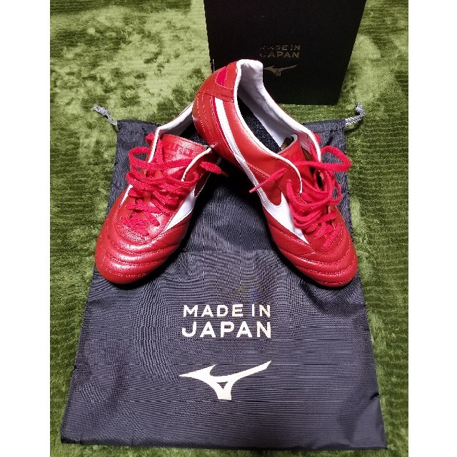 MIZUNO(ミズノ)のR.shop様専用 新品同様 MORELIA Ⅱ  27cm  赤 金 スポーツ/アウトドアのサッカー/フットサル(シューズ)の商品写真