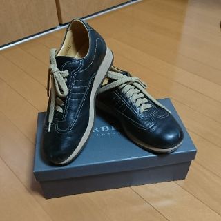 バーバリー(BURBERRY)のBURBERRY 黒革スニーカー(スニーカー)