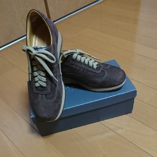 バーバリー(BURBERRY)のBURBERRY ﾀﾞｰｸﾌﾞﾗｳﾝスニーカー(スニーカー)