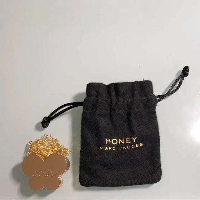 MARC JACOBS(マークジェイコブス)の甘くて爽やか♪マークジェイコブスHoneyの香水ネックレス コスメ/美容の香水(ユニセックス)の商品写真