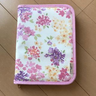LAURA ASHLEY - ローラアシュレイ母子手帳ケースの通販|ラクマ