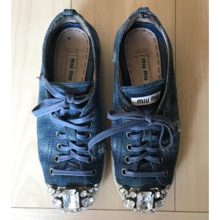 ミュウミュウ(miumiu)のMiu Miu ビジュー付き スニーカー(スニーカー)