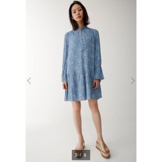 マウジー(moussy)のMOUSSY フラワープリントワンピース ブルー(ミニワンピース)