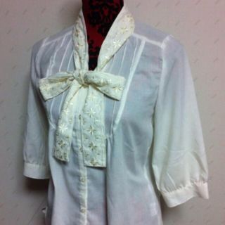 ページボーイ(PAGEBOY)のPAGEBOY ボータイ刺繍ブラウス(シャツ/ブラウス(長袖/七分))