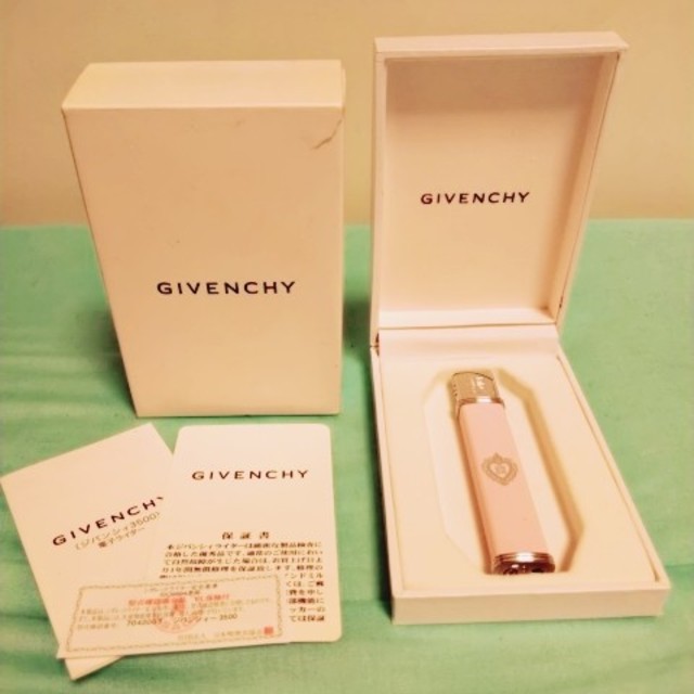 GIVENCHY(ジバンシィ)の【送込】新品同様・GIVENCHYスリムガスライター・PINK×SILVER レディースのファッション小物(その他)の商品写真