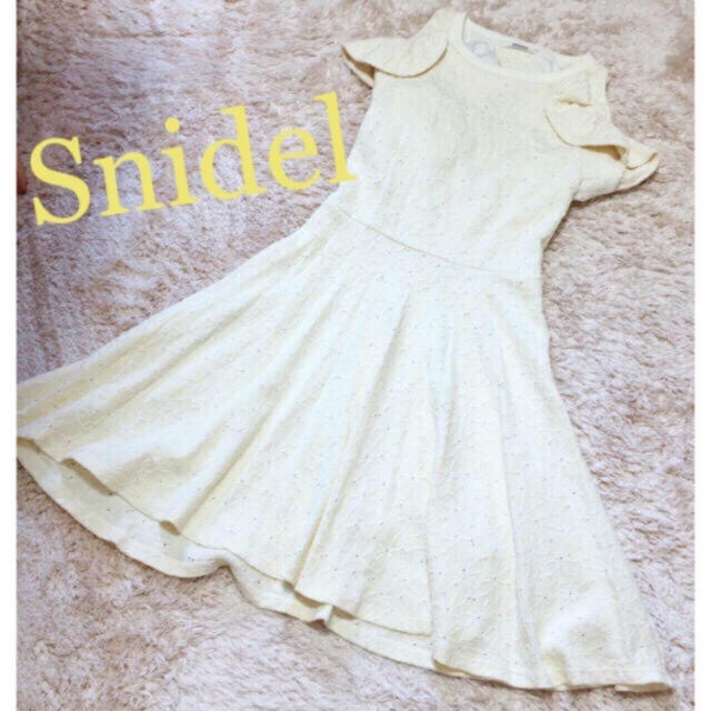 SNIDEL(スナイデル)のSALE❣️美品 スナイデル カットレースフラワーワンピース レディースのワンピース(ミニワンピース)の商品写真