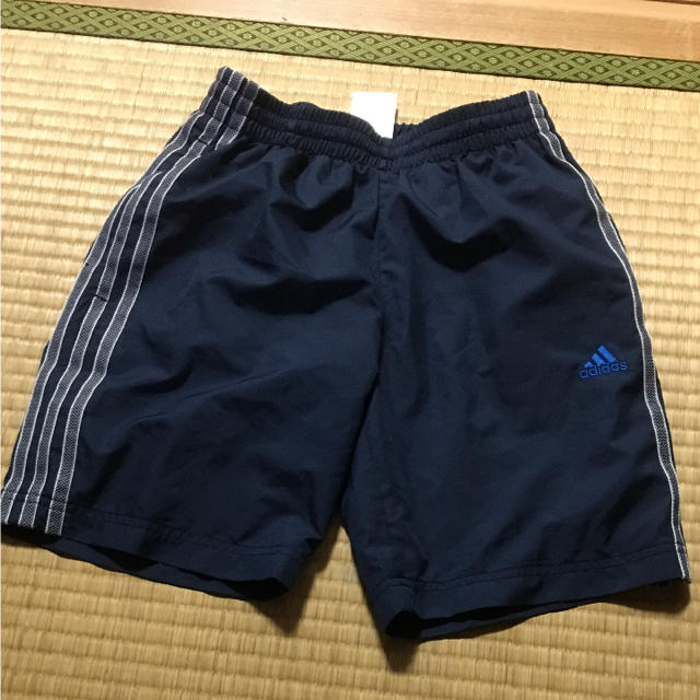 adidas(アディダス)のショートパンツ 140センチ キッズ/ベビー/マタニティのキッズ服男の子用(90cm~)(パンツ/スパッツ)の商品写真