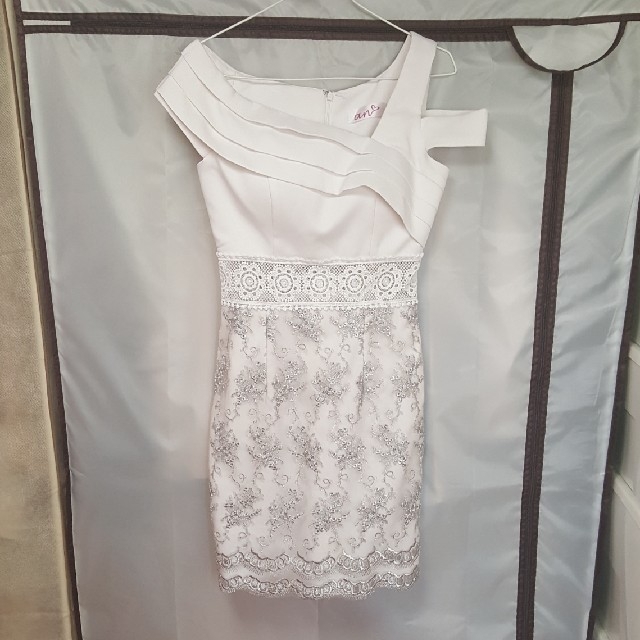 an(アン)のan アン　ドレス　ミニ　ワンショルダー　レース　刺繍 レディースのフォーマル/ドレス(ミニドレス)の商品写真