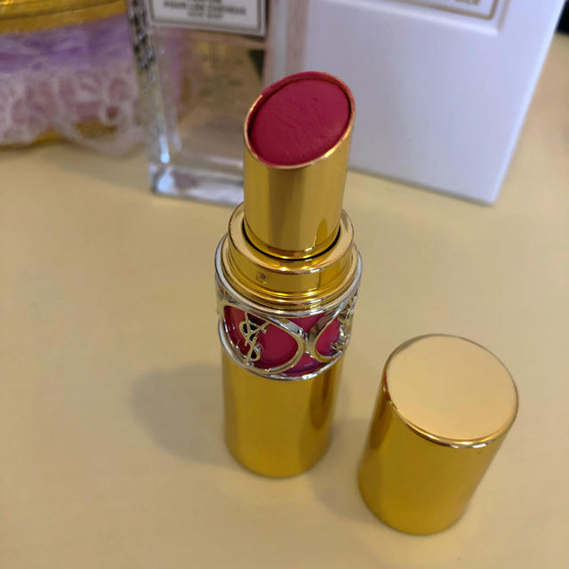 Yves Saint Laurent Beaute(イヴサンローランボーテ)のイヴ・サンローラン ルージュ ヴォリュプテ シャイン コスメ/美容のベースメイク/化粧品(口紅)の商品写真