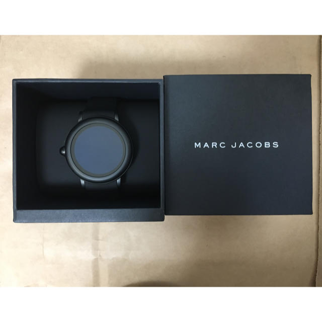 人気の新作 MARC JACOBS - スマートウォッチ 腕時計(デジタル)