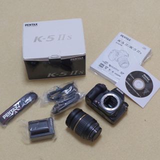 ペンタックス(PENTAX)のpentax k-5iis ボディ おまけで2.8通しタムロンズームレンズ(デジタル一眼)