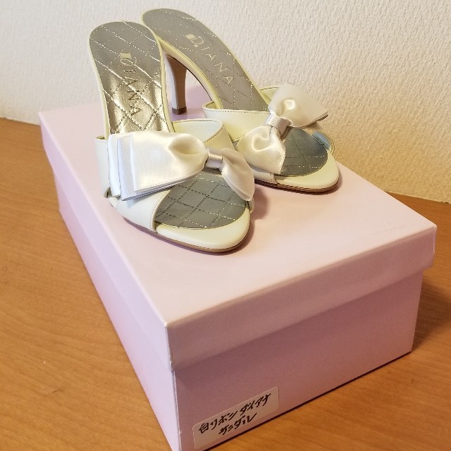 DIANA(ダイアナ)のダイアナ・Sサイズ白リボンミュール レディースの靴/シューズ(ミュール)の商品写真