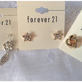 フォーエバートゥエンティーワン(FOREVER 21)の⭐️素敵なピアス✨3ペアセット✨お値下げしました⭐(ピアス)