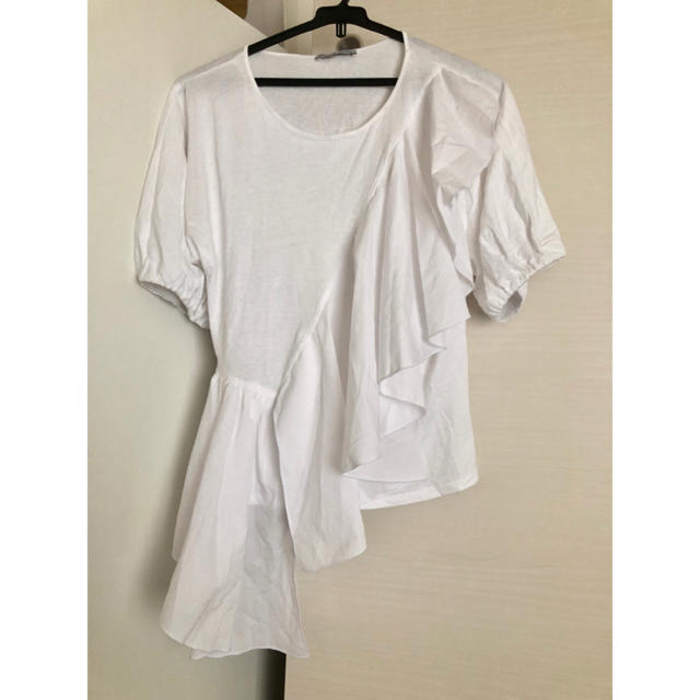 ZARA(ザラ)のZARA ドッキングフリル カットソー ホワイト Ｔシャツ レディースのトップス(Tシャツ(半袖/袖なし))の商品写真