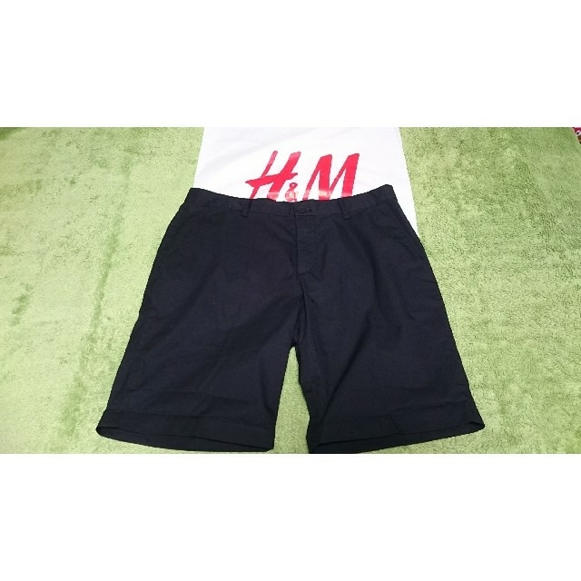 H&M(エイチアンドエム)のH&M ハーフパンツ ショーツ 黒 ブラック 新品 メンズのパンツ(ショートパンツ)の商品写真