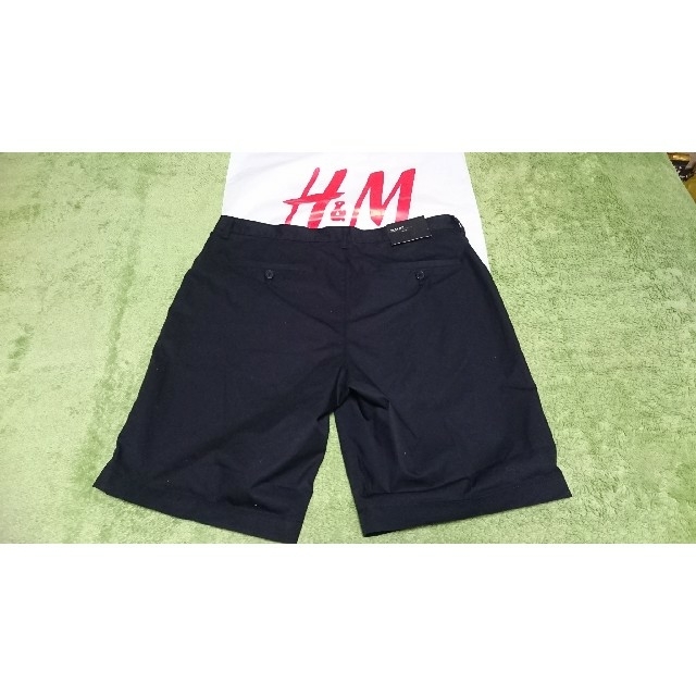 H&M(エイチアンドエム)のH&M ハーフパンツ ショーツ 黒 ブラック 新品 メンズのパンツ(ショートパンツ)の商品写真