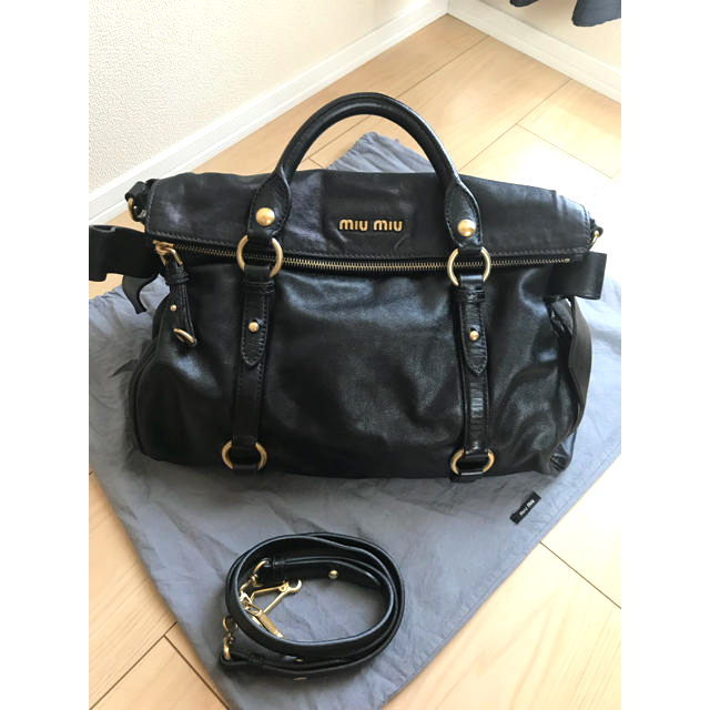 miumiu マドラス　VITELLO SHINE マトラッセショルダーバッグ