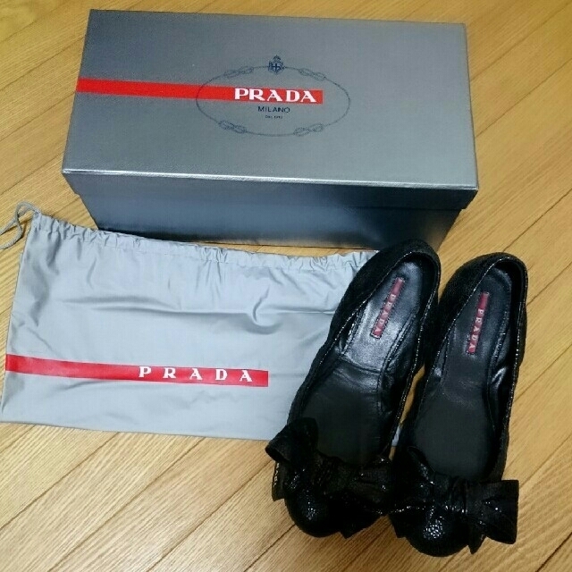 PRADA(プラダ)の値下げ★PRADAリボンバレエシューズ381/2黒フラットCHANELユニクロ レディースの靴/シューズ(バレエシューズ)の商品写真