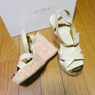 ジミーチュウ(JIMMY CHOO)の美品　サイズ36  ジミーチュウ　パテントコルクサンダル(サンダル)