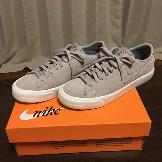 Nike スニーカーナイキ ローカットスウェードシューズ メンズ 色グレー の通販 By カムイ S Shop ナイキならラクマ