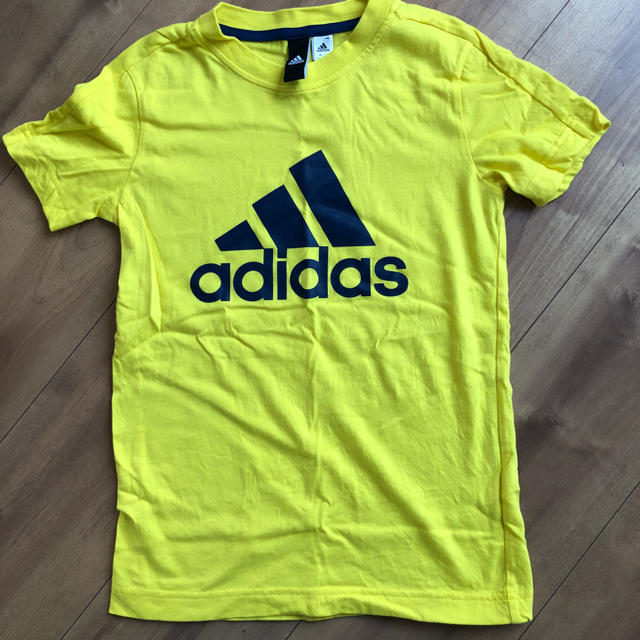 adidas(アディダス)の美品❣️キッズ用adidas Tシャツ キッズ/ベビー/マタニティのキッズ服男の子用(90cm~)(Tシャツ/カットソー)の商品写真