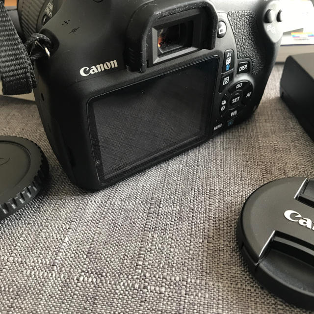 Canon EOS kiss x70！レンズキット！レンズフード、ガイドブック