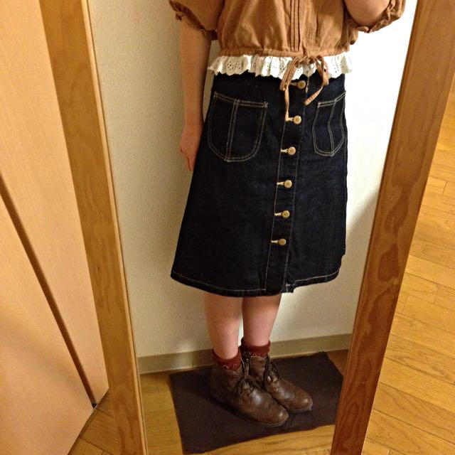 w closet(ダブルクローゼット)の前ボタンデニムスカート レディースのスカート(ひざ丈スカート)の商品写真