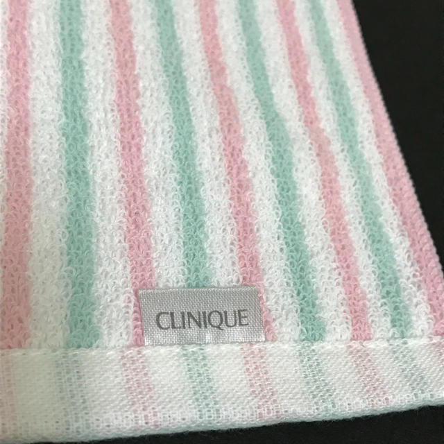 CLINIQUE(クリニーク)の新品★CLINIQUE クリニーク ハンカチタオル★ストライプ ピンク グリーン レディースのファッション小物(ハンカチ)の商品写真