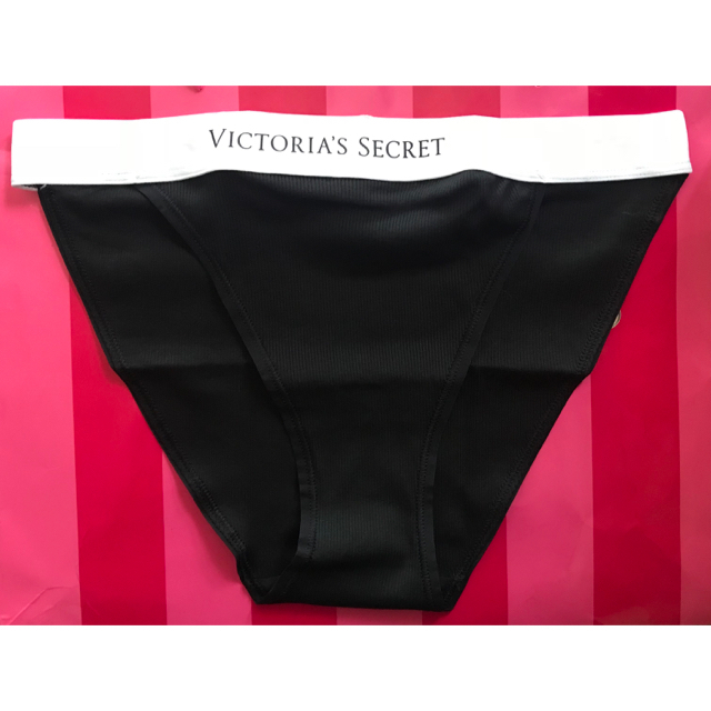 Victoria's Secret(ヴィクトリアズシークレット)の専用新品Victoria'ssecretショーツ4枚セット レディースの下着/アンダーウェア(ショーツ)の商品写真