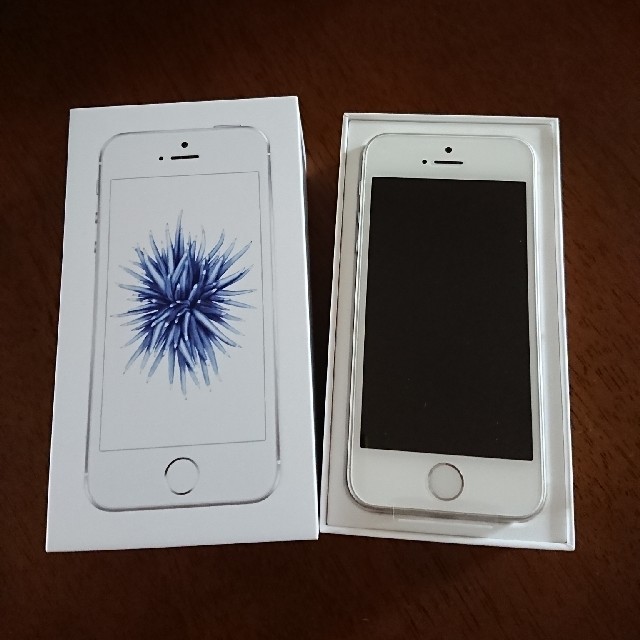 iPhone SE Silver 64 GB UQ mobile