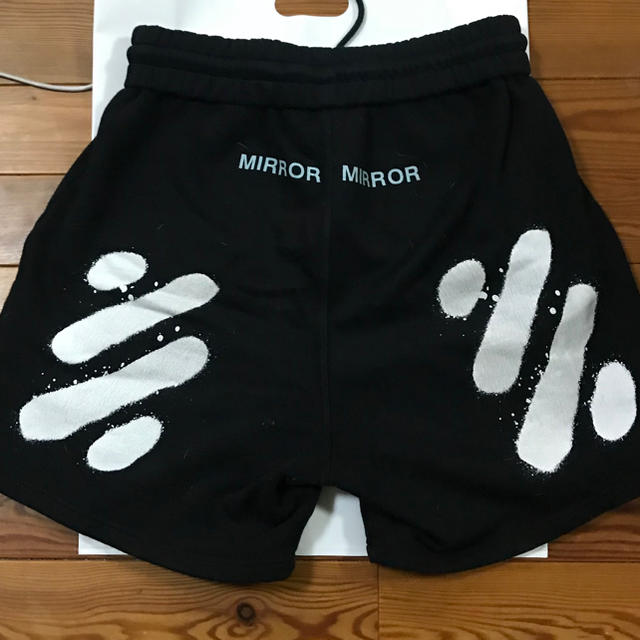 OFF-WHITE(オフホワイト)の込 off-white shots 国内正規品 イーストランド オフホワイト  メンズのパンツ(ショートパンツ)の商品写真