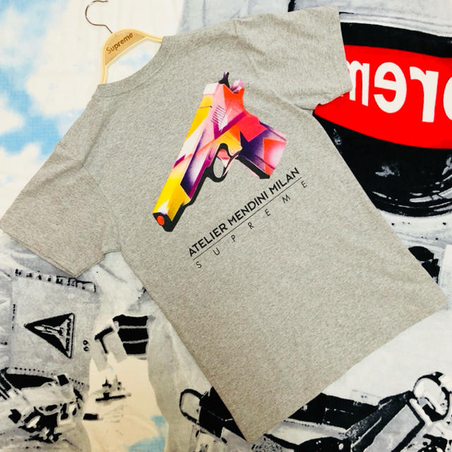 シュプリーム Supreme Mendini Gun tシャツ