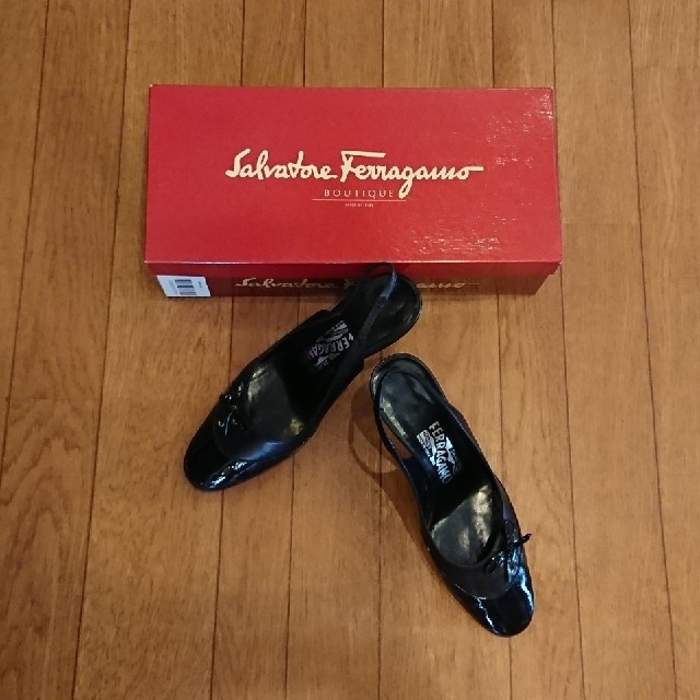 Salvatore Ferragamo(サルヴァトーレフェラガモ)の☆Ferragamoバックストラップ パンプス美品☆ レディースの靴/シューズ(ハイヒール/パンプス)の商品写真