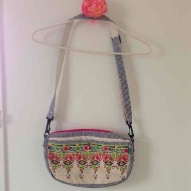 titicaca(チチカカ)のチチカカ バッグ 花柄 レディースのバッグ(ショルダーバッグ)の商品写真