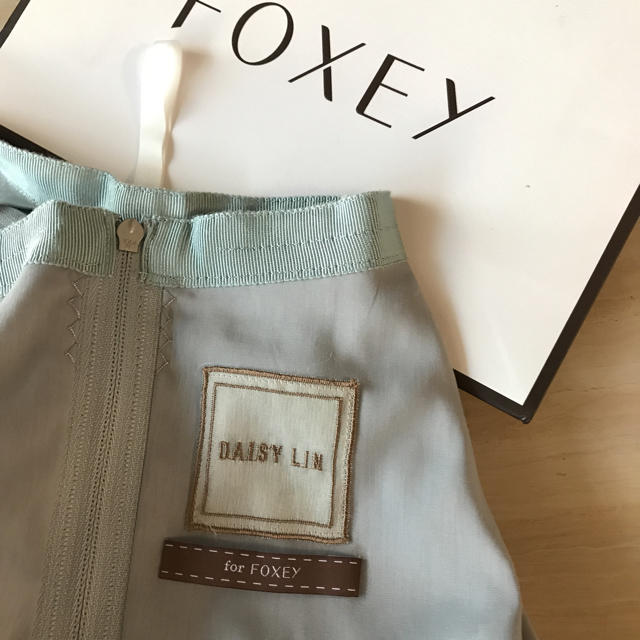 FOXEY(フォクシー)の♡極美品♡フォクシー リネンフリルスカート レディースのスカート(ひざ丈スカート)の商品写真