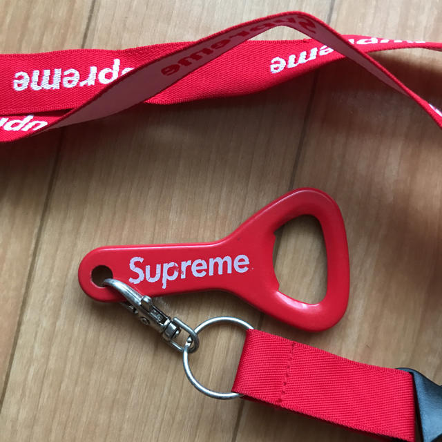 Supreme(シュプリーム)のsupreme ランヤード シュプリーム 栓抜き ネックストラップ メンズのアクセサリー(ネックレス)の商品写真