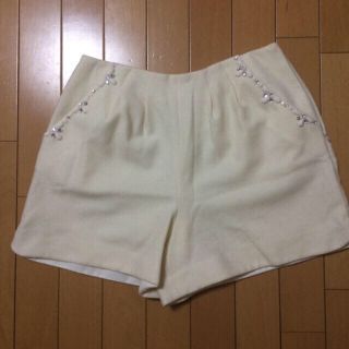 アプワイザーリッシェ(Apuweiser-riche)のアプのホワイトショーパン(ショートパンツ)