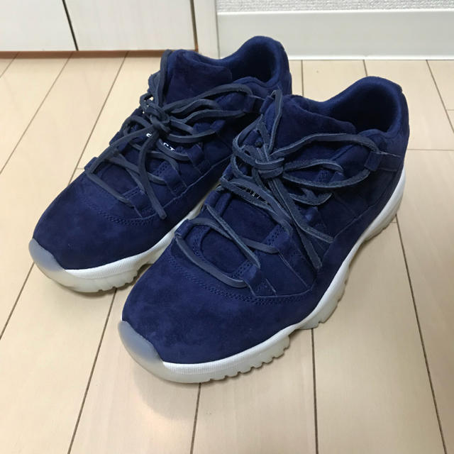 NIKE(ナイキ)のnike air jordan 11 low jeter メンズの靴/シューズ(スニーカー)の商品写真