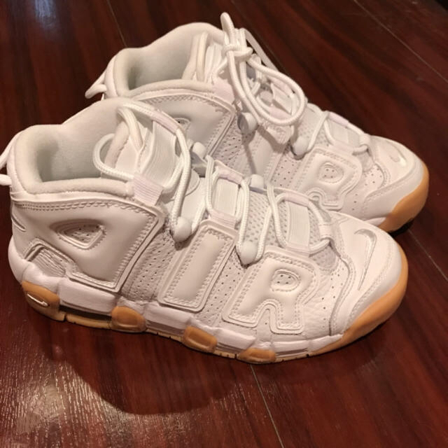 NIKE(ナイキ)のNike air more up tempo 26 白ガム 最安値！ メンズの靴/シューズ(スニーカー)の商品写真