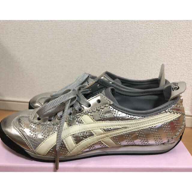 Onitsuka Tiger(オニツカタイガー)の✨オニツカタイガー ✨シルバー スニーカー MINIコラボ レディースの靴/シューズ(スニーカー)の商品写真