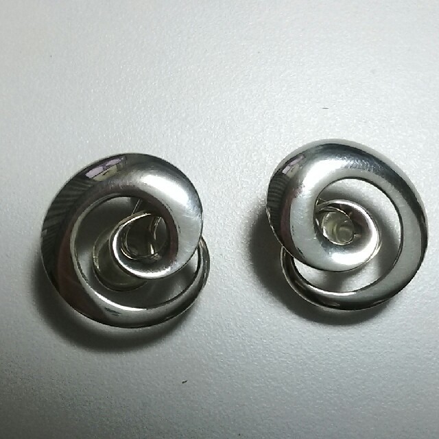 Georg Jensen(ジョージジェンセン)のジョージジェンセン メビウス2004　コンティニティ　トールン レディースのアクセサリー(イヤリング)の商品写真